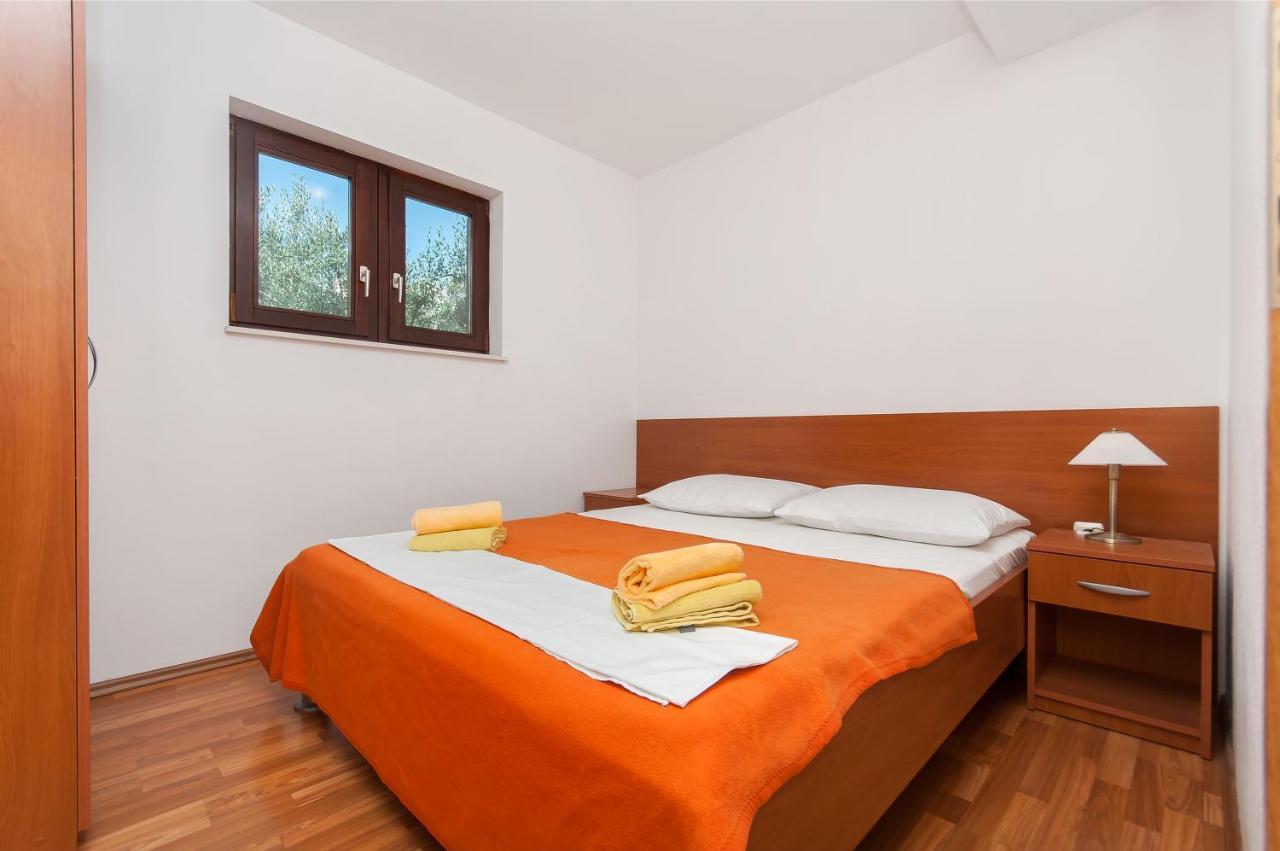 Apartments Ricina Дуги Рат Екстериор снимка